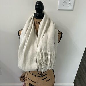 Vince Camuto Gray and White Scarf with Fringe